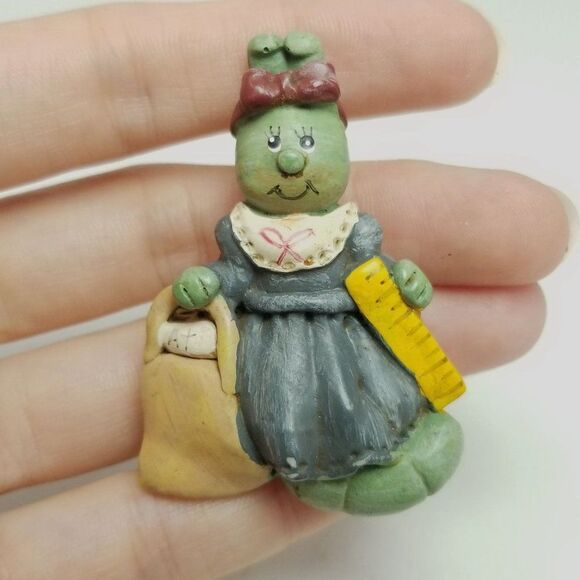 Vintage Book Worm Teacher Shaped Brooch, Retro Teaching Lapel Pin, Estate - Picture 2 of 5